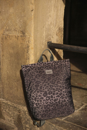 Puffy Adult Backpack - batoh Black Leopard Studio Noos