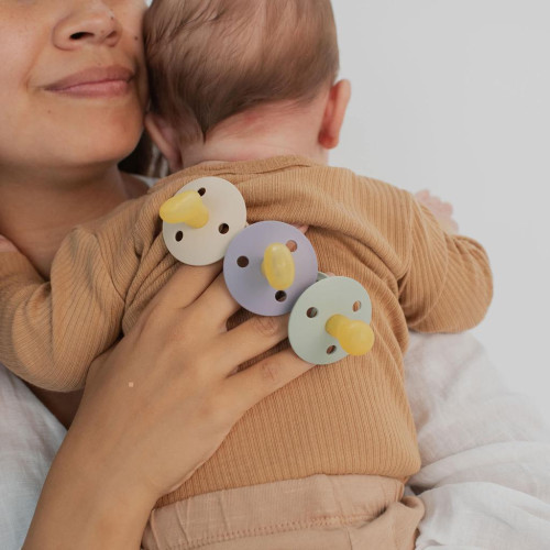 Colour symetrické cumlíky z prírodného kaučuku 2 ks 0 - 6 m Bibs