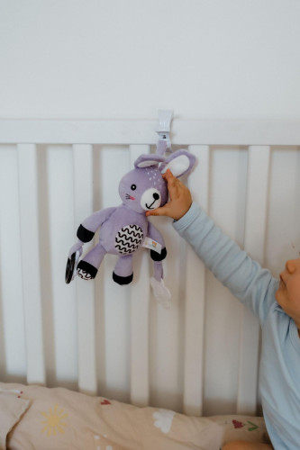 Hrkálka plyš 30 cm záves na postieľku/kočík 0 m+ babyted