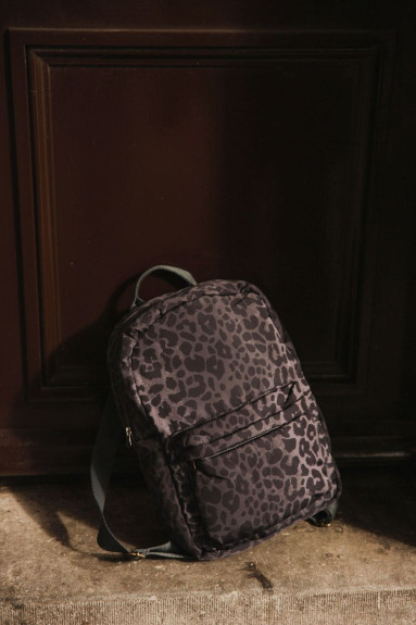 Puffy Midi Backpack - batôžtek s predným vreckom Studio Noos
