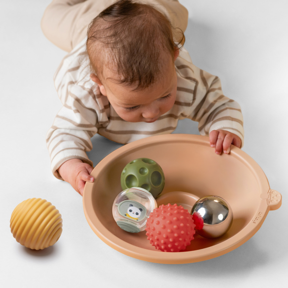 Misa s loptičkami pre hru na brušku Taf Toys