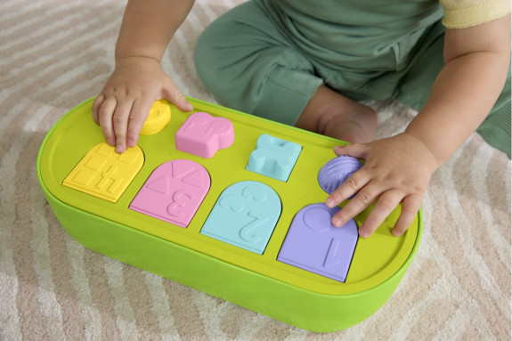 Vyskakovacia hračka pre jemnú motoriku Fisher Price