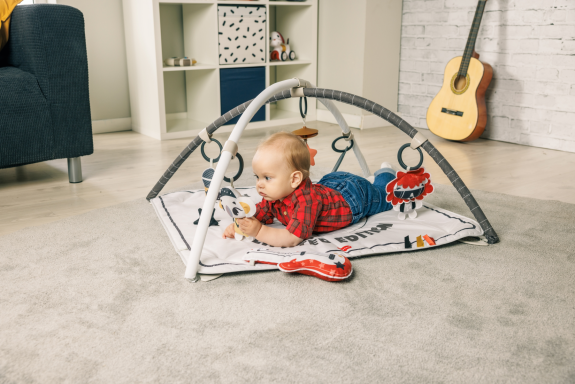 Hracia deka s hrazdou štvorcová Gymini Tiny Rockers Tiny Love