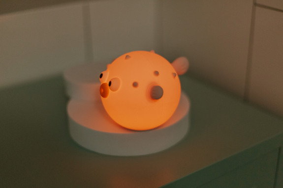 LED silikónová nočná lampička dotyková Rgb Puffer Fish, modrá Mary's