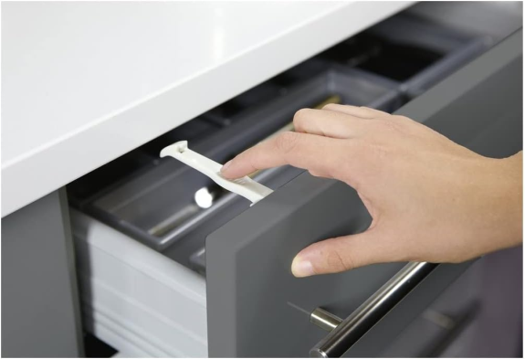 Poistka do zásuviek Drawer Locks Safety 1st