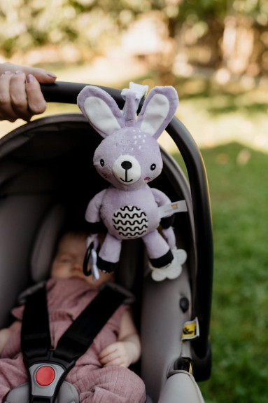 Hrkálka plyš 30 cm záves na postieľku/kočík 0 m+ babyted