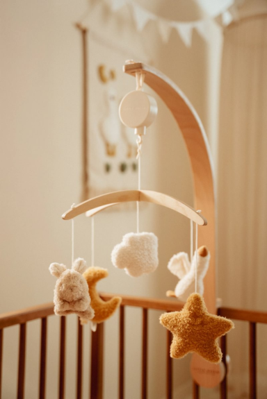 Hudobný kolotoč drevený Newborn Naturals Little Dutch