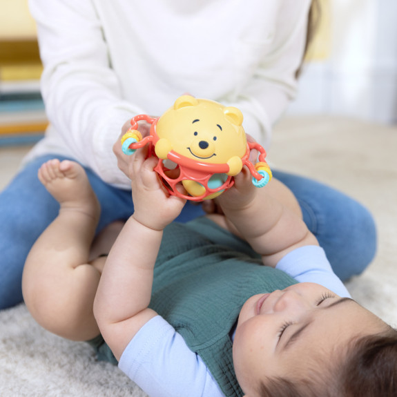 Hračka Oball hrkálka Winnie the Pooh Jingle & Shake™ 0 m+ Bright Starts