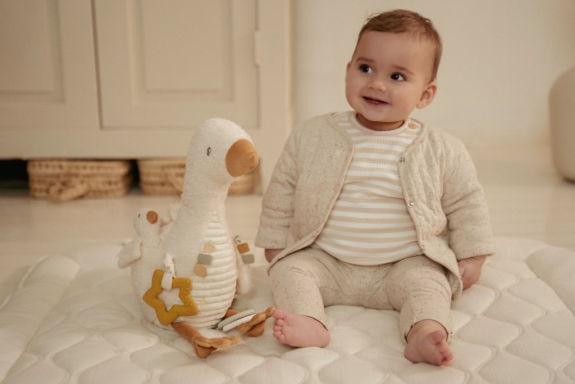 Hus plyšová s aktivitami Newborn Naturals Little Dutch
