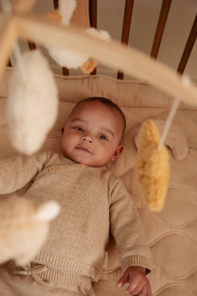 Hudobný kolotoč drevený Newborn Naturals Little Dutch