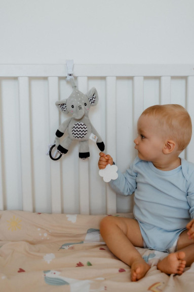 Hrkálka plyš 30 cm záves na postieľku/kočík 0 m+ babyted