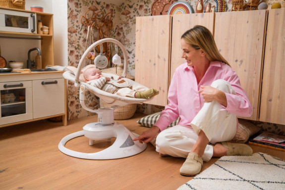 Elektrické hojdačka Pearl MoMi