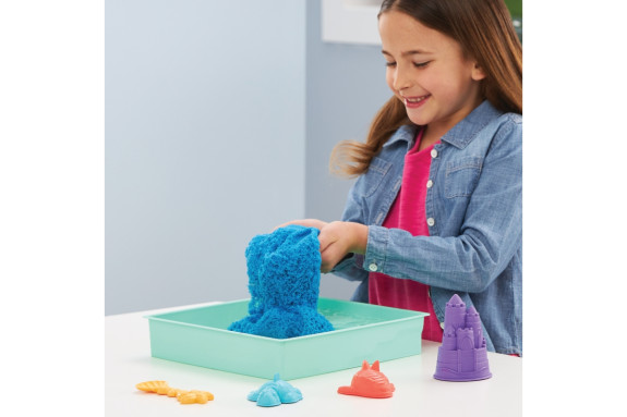 Škatuľa tekutého piesku s podložkou modrá Kinetic Sand