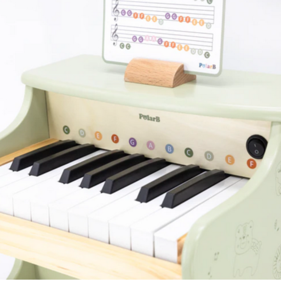 Drevené piano na batérie