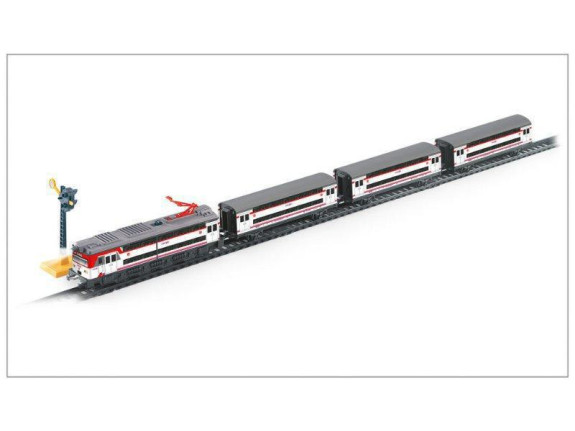 Pequetren 685 Prímestský vlak Renfe so stanicou a čiapkou výpravcu