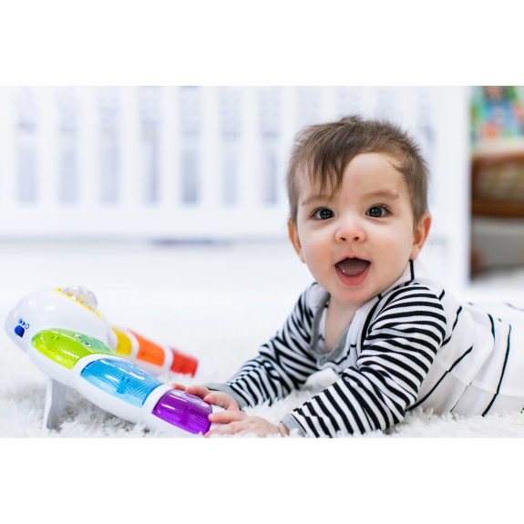 Aktívny svietiaci panel Glow & Discover Light Bar™ BABY EINSTEIN 3 m+