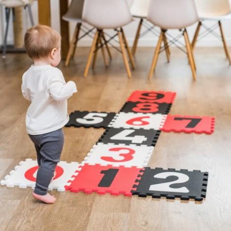 Penové puzzle, podložka Čísla, 10 ks, čierna/červená/biela, BabyOno