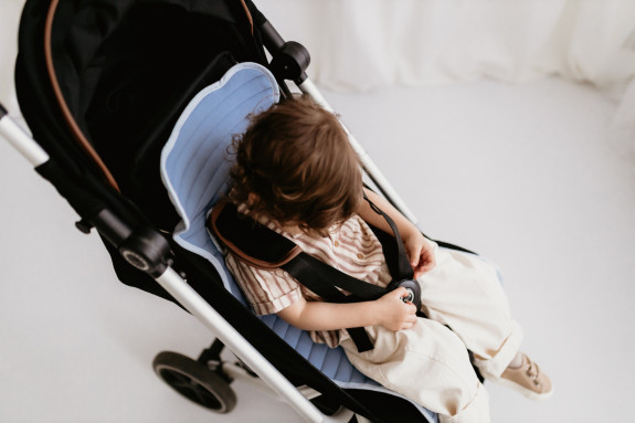 Priedušná podložka proti poteniu do športového kočíka a väčších autosedačiek Sleepee