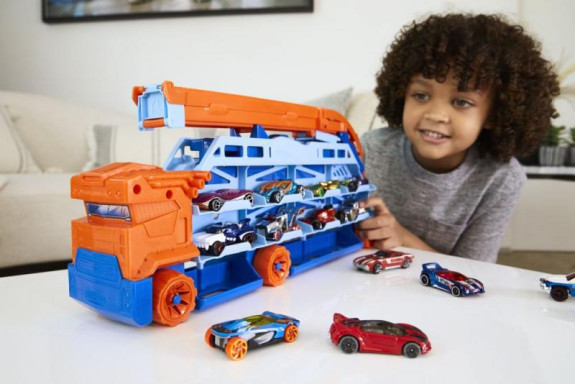 Ťahač s vysokou dráhou Hot Wheels™