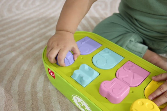 Vyskakovacia hračka pre jemnú motoriku Fisher Price