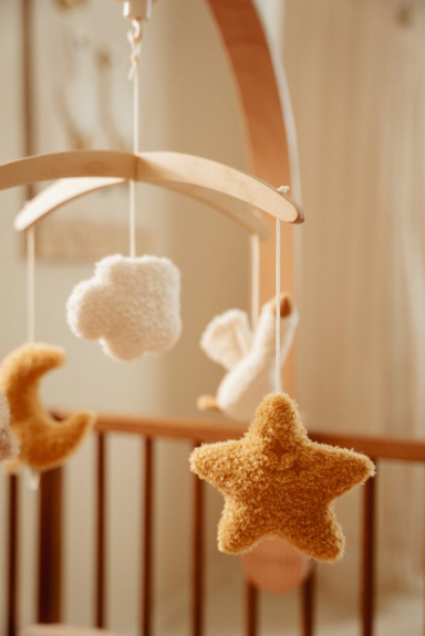 Hudobný kolotoč drevený Newborn Naturals Little Dutch
