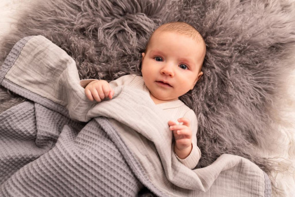 Mušelínová deka Prestige sivá 75 x 100 cm Babymatex