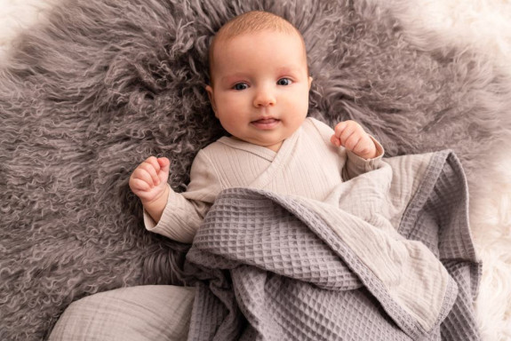 Mušelínová deka Prestige sivá 75 x 100 cm Babymatex