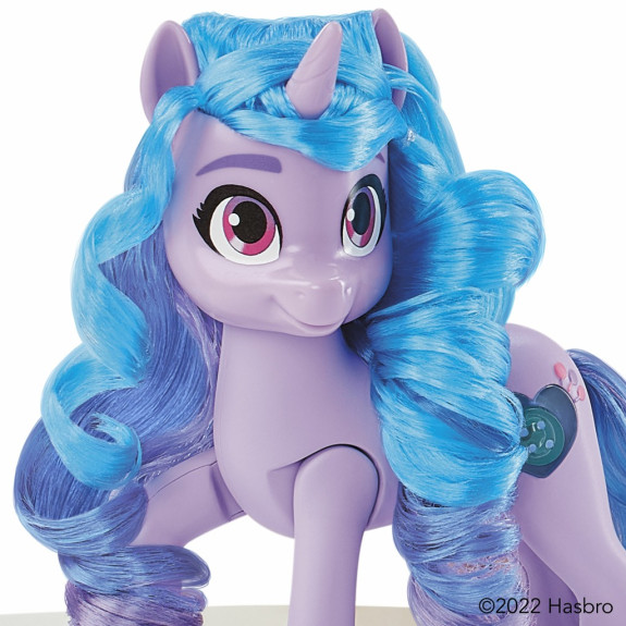 Izzy vidí iskru My Little Pony