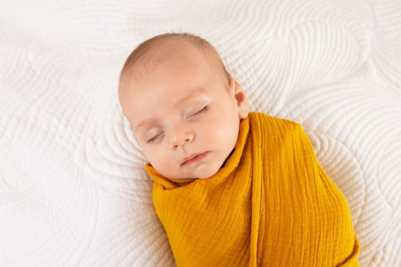Mušelínová zavinovačka tesná 120 x 80 cm Babymatex
