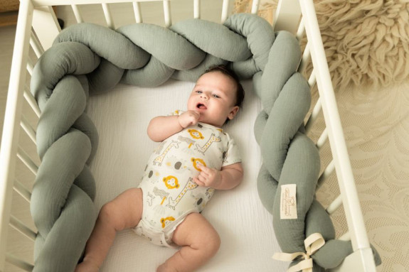 Mušelínový mantinel vrkoč 200 cm Babymatex - chránič do postieľky