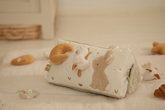 Vankúšik trojhranný s aktivitami Newborn Naturals Little Dutch