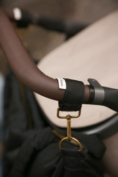 Závesné pútka na kočík Black Studio Noos