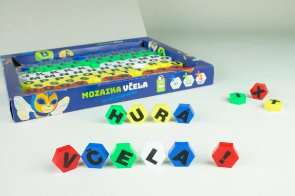 Včela sa učí písmenká 110ks mozaika v krabici