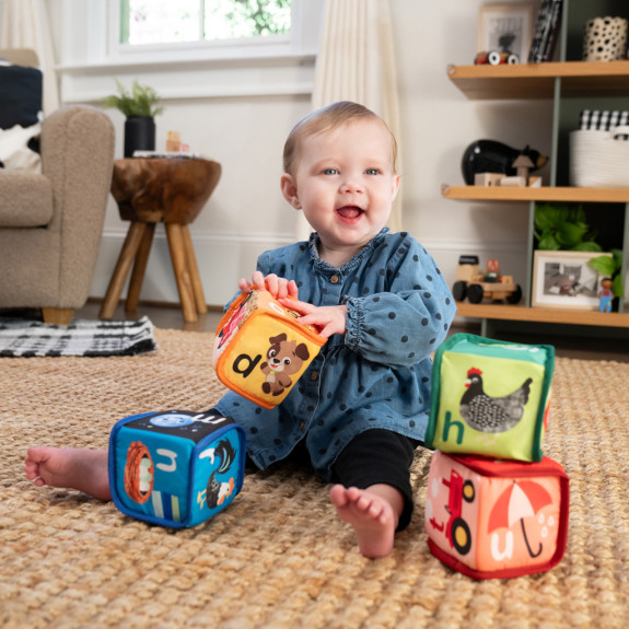 Hračka textilné kocky abeceda Alpha Stacks™ 4 ks 3 m+ Baby Einstein