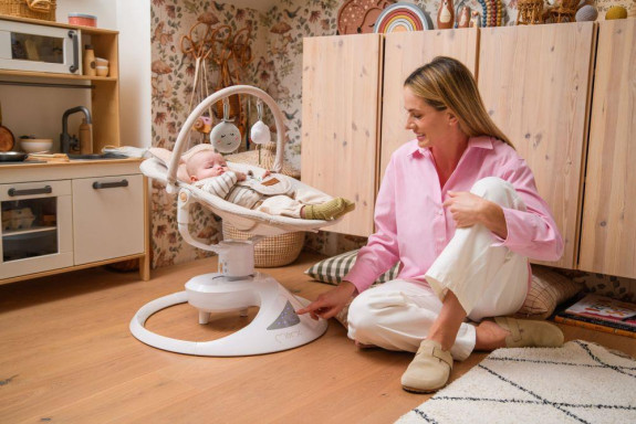Elektrické hojdačka Pearl MoMi