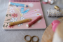 Omaľovánky s pastelkami Záhrada Rosa Little Dutch