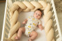 Mušelínový mantinel vrkoč 200 cm Babymatex – chránič do postieľky Pieskový